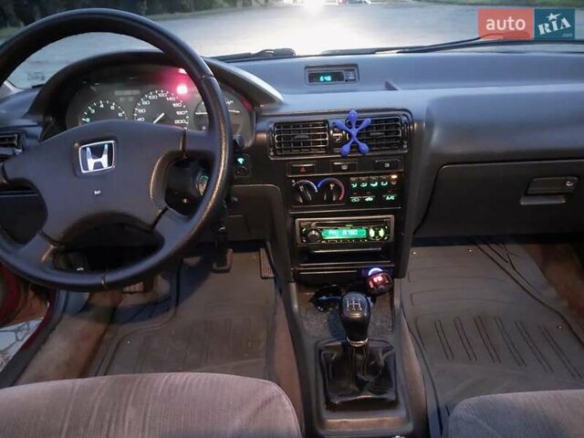 Красный Хонда Аккорд, объемом двигателя 2 л и пробегом 340 тыс. км за 2500 $, фото 6 на Automoto.ua
