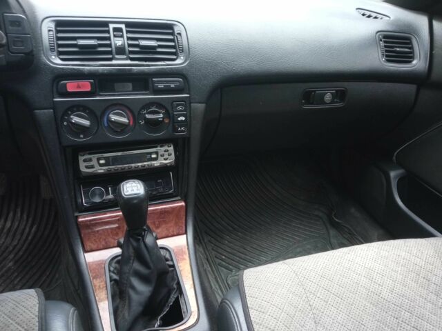 Красный Хонда Аккорд, объемом двигателя 2 л и пробегом 370 тыс. км за 2000 $, фото 2 на Automoto.ua