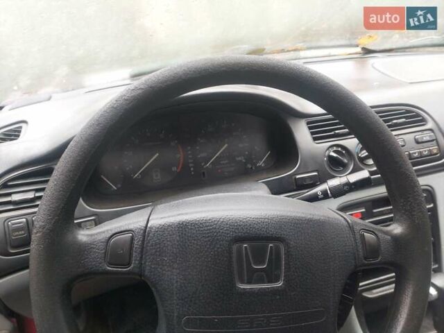 Красный Хонда Аккорд, объемом двигателя 2.68 л и пробегом 160 тыс. км за 1600 $, фото 1 на Automoto.ua