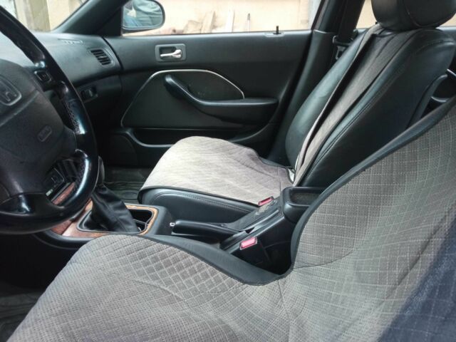 Красный Хонда Аккорд, объемом двигателя 2 л и пробегом 370 тыс. км за 2000 $, фото 4 на Automoto.ua