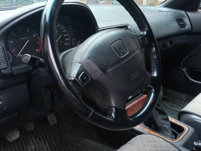 Красный Хонда Аккорд, объемом двигателя 2 л и пробегом 370 тыс. км за 2000 $, фото 6 на Automoto.ua