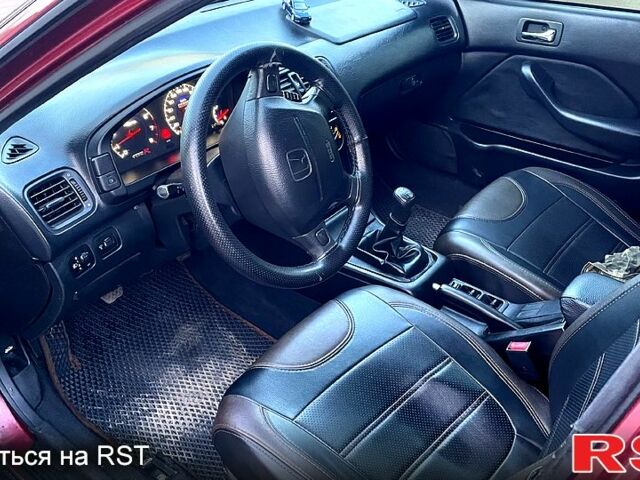 Красный Хонда Аккорд, объемом двигателя 1.9 л и пробегом 300 тыс. км за 3000 $, фото 2 на Automoto.ua