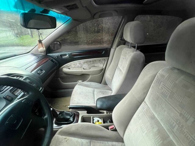 Красный Хонда Аккорд, объемом двигателя 2 л и пробегом 420 тыс. км за 3000 $, фото 6 на Automoto.ua