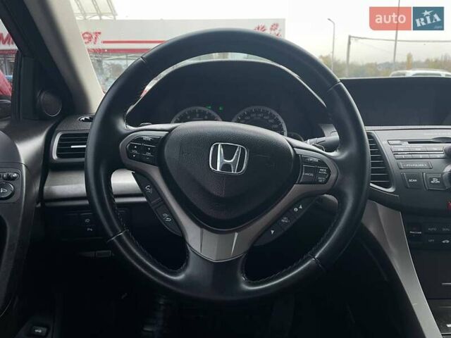 Красный Хонда Аккорд, объемом двигателя 2.35 л и пробегом 143 тыс. км за 7999 $, фото 5 на Automoto.ua