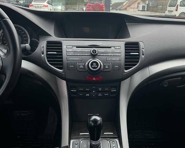 Красный Хонда Аккорд, объемом двигателя 2.35 л и пробегом 143 тыс. км за 7999 $, фото 4 на Automoto.ua