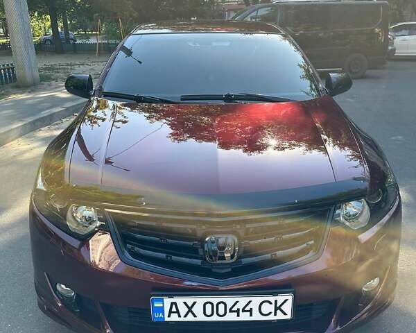 Красный Хонда Аккорд, объемом двигателя 2.4 л и пробегом 119 тыс. км за 10000 $, фото 1 на Automoto.ua