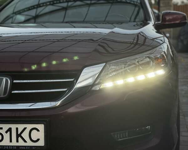 Красный Хонда Аккорд, объемом двигателя 3.5 л и пробегом 208 тыс. км за 16700 $, фото 1 на Automoto.ua