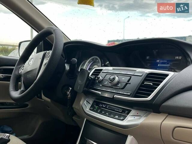 Красный Хонда Аккорд, объемом двигателя 2.4 л и пробегом 224 тыс. км за 9990 $, фото 3 на Automoto.ua