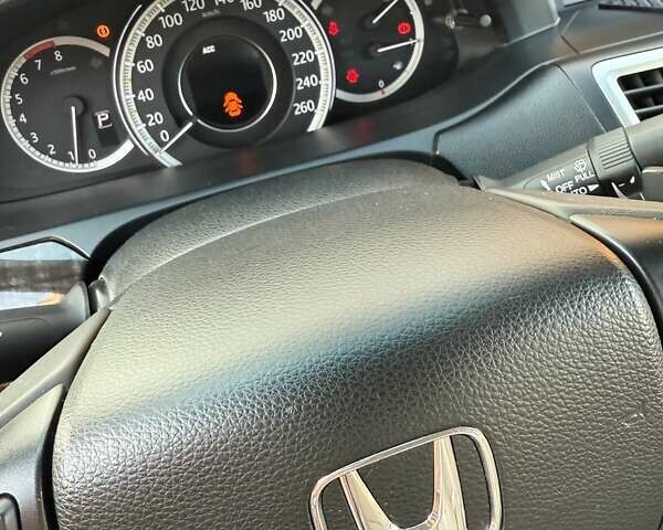 Красный Хонда Аккорд, объемом двигателя 3.5 л и пробегом 208 тыс. км за 16700 $, фото 12 на Automoto.ua