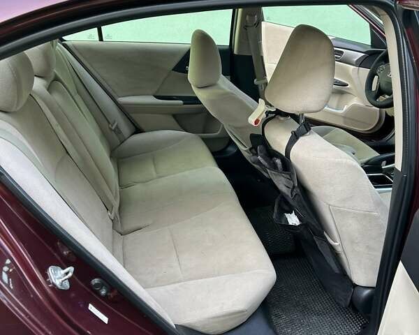 Красный Хонда Аккорд, объемом двигателя 2.36 л и пробегом 222 тыс. км за 9000 $, фото 2 на Automoto.ua