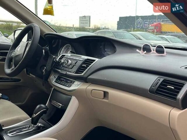 Красный Хонда Аккорд, объемом двигателя 2.4 л и пробегом 224 тыс. км за 9990 $, фото 6 на Automoto.ua