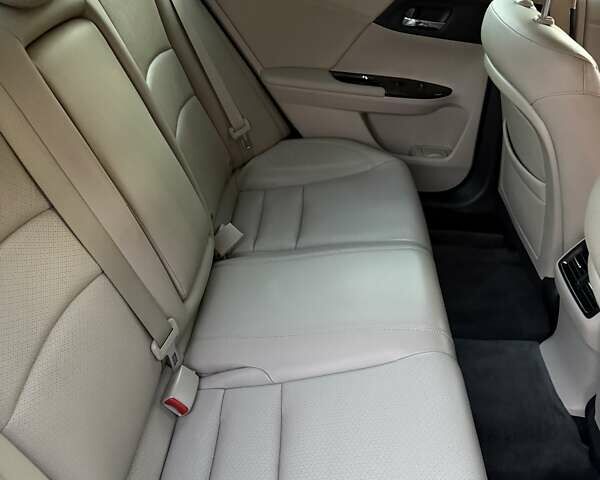 Красный Хонда Аккорд, объемом двигателя 3.5 л и пробегом 208 тыс. км за 16700 $, фото 23 на Automoto.ua