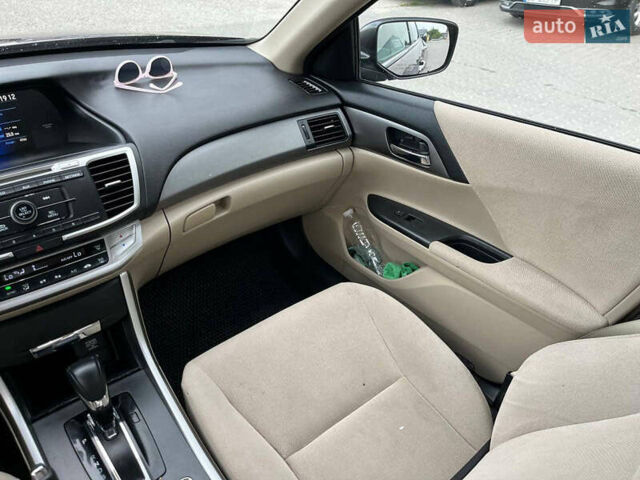 Красный Хонда Аккорд, объемом двигателя 2.4 л и пробегом 224 тыс. км за 9990 $, фото 11 на Automoto.ua