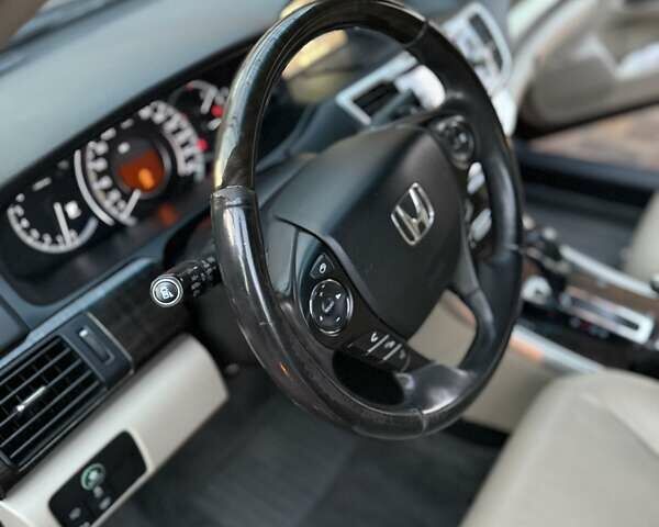 Красный Хонда Аккорд, объемом двигателя 3.5 л и пробегом 208 тыс. км за 16700 $, фото 13 на Automoto.ua