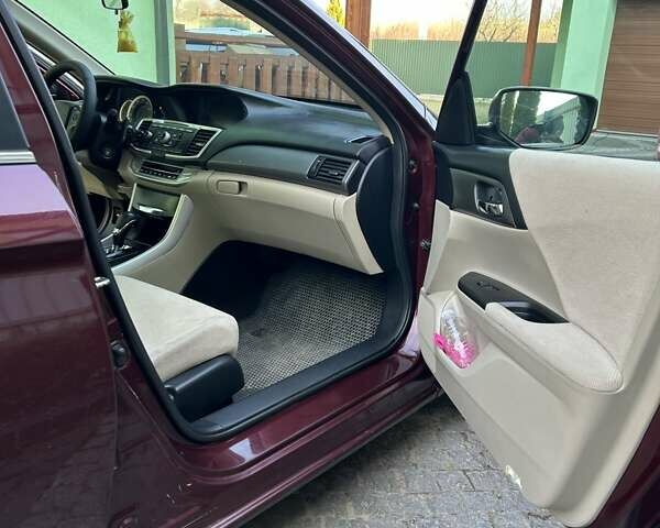 Красный Хонда Аккорд, объемом двигателя 2.36 л и пробегом 222 тыс. км за 9000 $, фото 6 на Automoto.ua