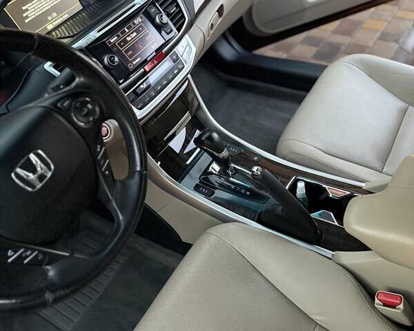 Красный Хонда Аккорд, объемом двигателя 3.5 л и пробегом 208 тыс. км за 16700 $, фото 14 на Automoto.ua