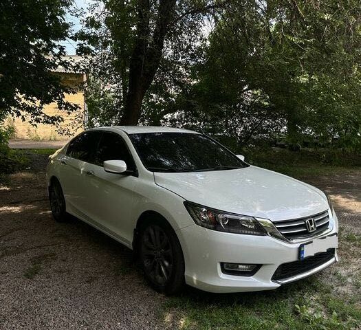 Красный Хонда Аккорд, объемом двигателя 2.2 л и пробегом 203 тыс. км за 10800 $, фото 1 на Automoto.ua