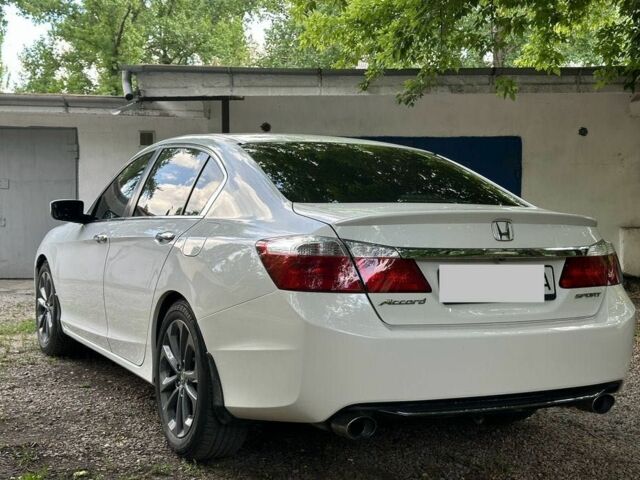 Красный Хонда Аккорд, объемом двигателя 2.2 л и пробегом 203 тыс. км за 10800 $, фото 3 на Automoto.ua