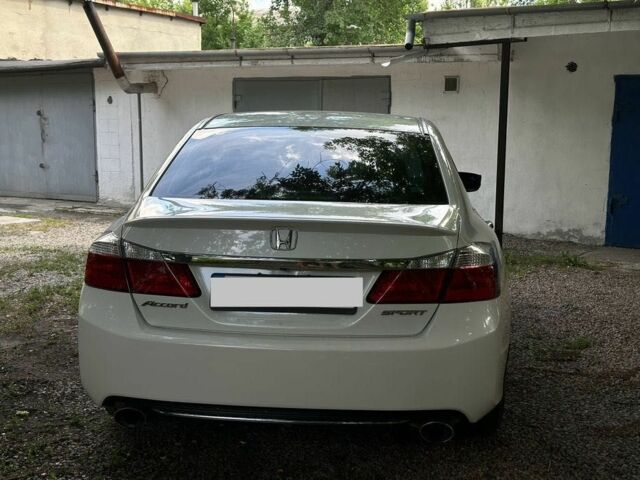 Красный Хонда Аккорд, объемом двигателя 2.2 л и пробегом 203 тыс. км за 10800 $, фото 2 на Automoto.ua