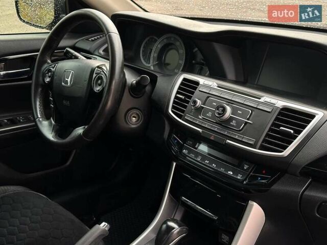 Красный Хонда Аккорд, объемом двигателя 2.36 л и пробегом 184 тыс. км за 13350 $, фото 14 на Automoto.ua
