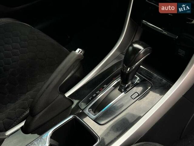 Красный Хонда Аккорд, объемом двигателя 2.36 л и пробегом 184 тыс. км за 13350 $, фото 16 на Automoto.ua