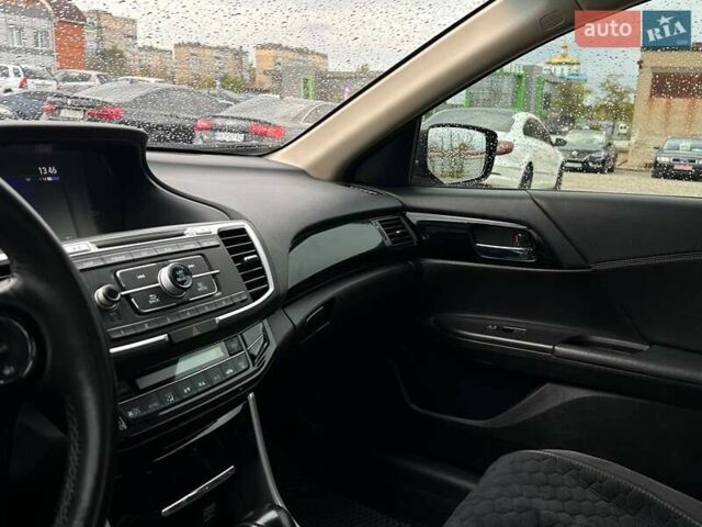 Красный Хонда Аккорд, объемом двигателя 2.36 л и пробегом 184 тыс. км за 13350 $, фото 21 на Automoto.ua