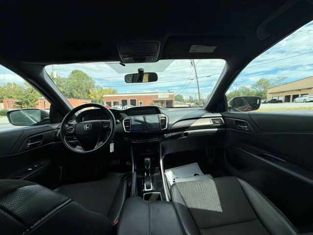 Красный Хонда Аккорд, объемом двигателя 2.4 л и пробегом 64 тыс. км за 9100 $, фото 7 на Automoto.ua