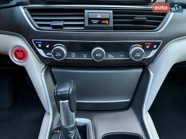 Красный Хонда Аккорд, объемом двигателя 1.5 л и пробегом 96 тыс. км за 19400 $, фото 23 на Automoto.ua