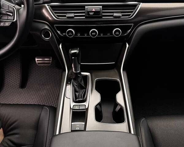 Красный Хонда Аккорд, объемом двигателя 1.5 л и пробегом 41 тыс. км за 17000 $, фото 5 на Automoto.ua