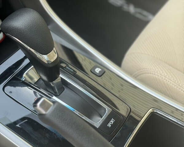 Хонда Аккорд, об'ємом двигуна 2 л та пробігом 100 тис. км за 17800 $, фото 4 на Automoto.ua