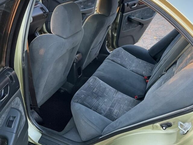 Жовтий Хонда Аккорд, об'ємом двигуна 1.9 л та пробігом 300 тис. км за 1300 $, фото 6 на Automoto.ua