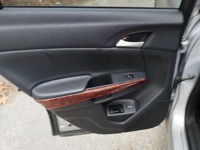 Серый Хонда Аккорд, объемом двигателя 3.5 л и пробегом 211 тыс. км за 12600 $, фото 9 на Automoto.ua