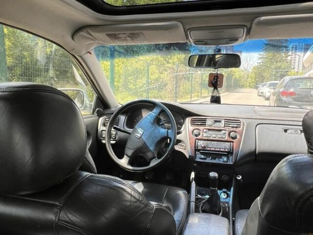 Серый Хонда Аккорд, объемом двигателя 1.9 л и пробегом 360 тыс. км за 3000 $, фото 3 на Automoto.ua