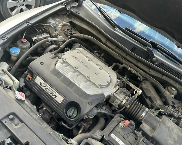 Серый Хонда Аккорд, объемом двигателя 3.47 л и пробегом 195 тыс. км за 8900 $, фото 15 на Automoto.ua