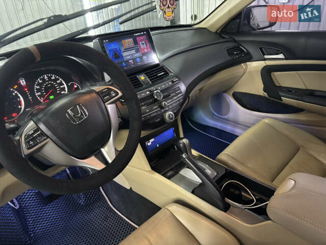 Серый Хонда Аккорд, объемом двигателя 2.35 л и пробегом 180 тыс. км за 8200 $, фото 5 на Automoto.ua