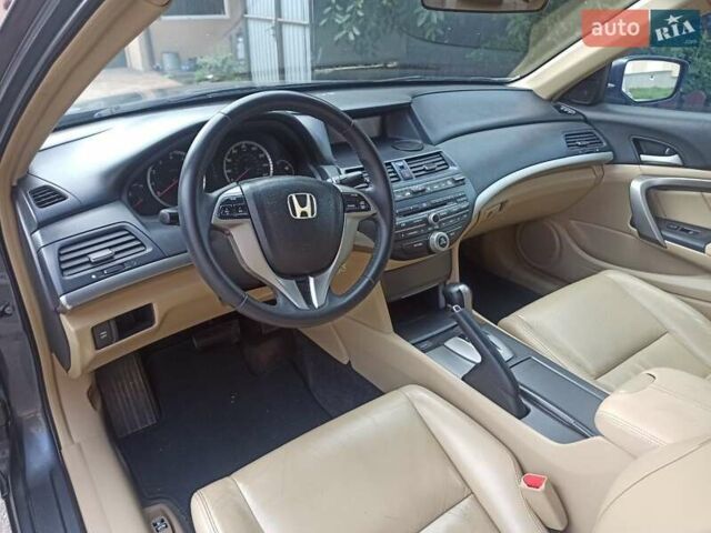 Серый Хонда Аккорд, объемом двигателя 3.47 л и пробегом 290 тыс. км за 8500 $, фото 5 на Automoto.ua