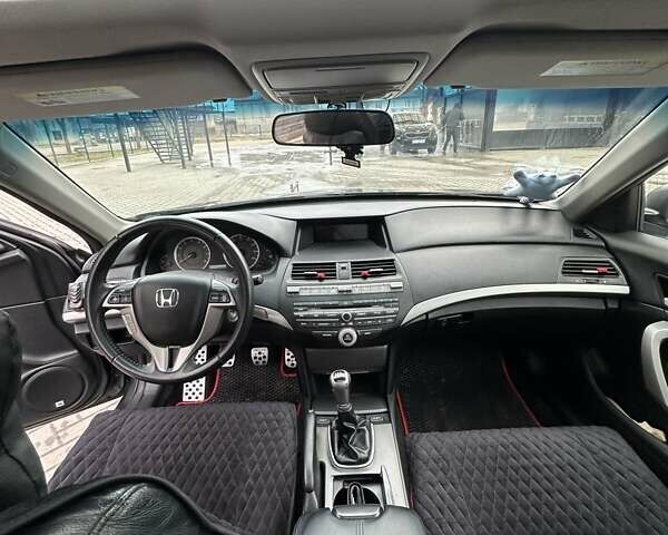 Серый Хонда Аккорд, объемом двигателя 3.47 л и пробегом 285 тыс. км за 11200 $, фото 8 на Automoto.ua