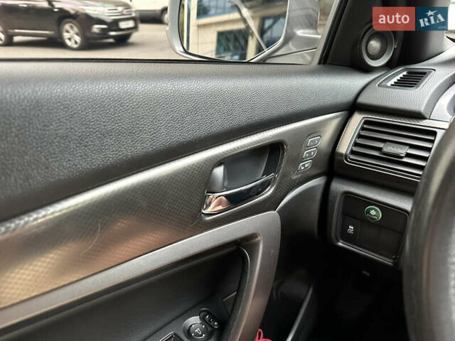 Серый Хонда Аккорд, объемом двигателя 2.36 л и пробегом 119 тыс. км за 12000 $, фото 17 на Automoto.ua