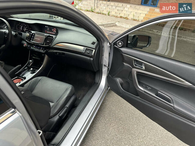 Серый Хонда Аккорд, объемом двигателя 2.36 л и пробегом 119 тыс. км за 12000 $, фото 12 на Automoto.ua