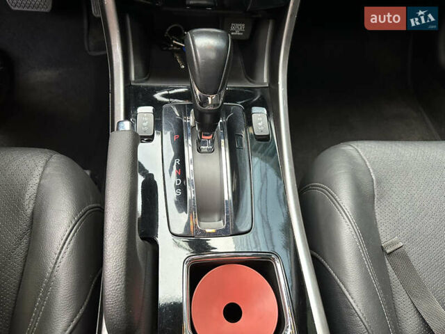 Серый Хонда Аккорд, объемом двигателя 2.36 л и пробегом 119 тыс. км за 12000 $, фото 8 на Automoto.ua