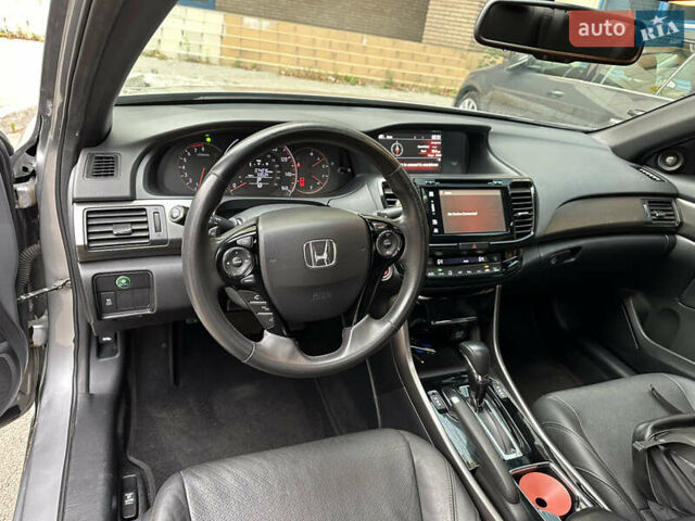 Серый Хонда Аккорд, объемом двигателя 2.36 л и пробегом 119 тыс. км за 12000 $, фото 6 на Automoto.ua