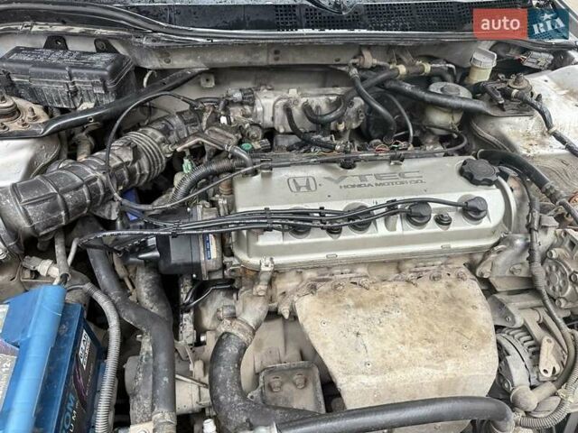 Серый Хонда Аккорд, объемом двигателя 1.9 л и пробегом 370 тыс. км за 2700 $, фото 7 на Automoto.ua