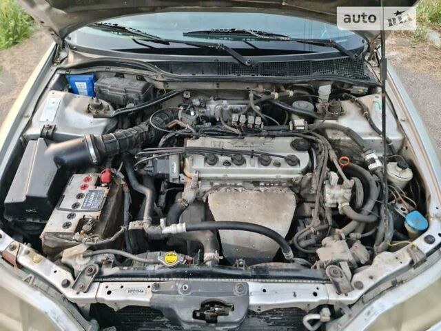 Серый Хонда Аккорд, объемом двигателя 1.9 л и пробегом 350 тыс. км за 2100 $, фото 12 на Automoto.ua