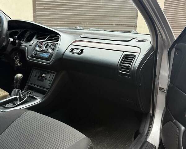 Серый Хонда Аккорд, объемом двигателя 1.9 л и пробегом 370 тыс. км за 2700 $, фото 5 на Automoto.ua