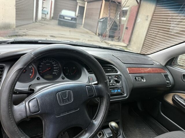 Серый Хонда Аккорд, объемом двигателя 1.9 л и пробегом 370 тыс. км за 2700 $, фото 7 на Automoto.ua