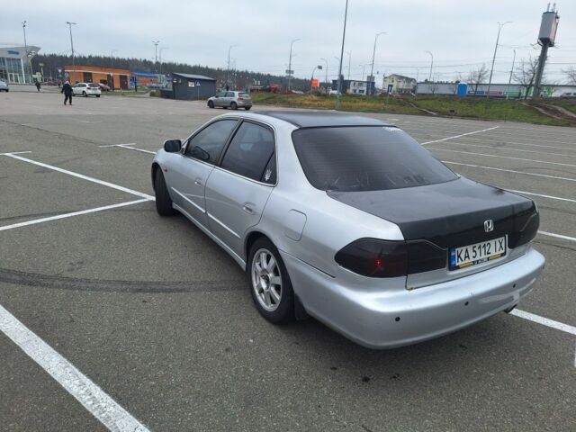 Серый Хонда Аккорд, объемом двигателя 2 л и пробегом 374 тыс. км за 3500 $, фото 3 на Automoto.ua