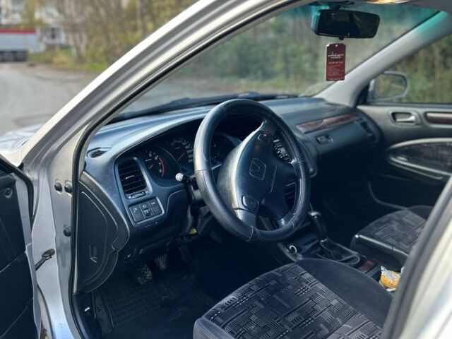 Серый Хонда Аккорд, объемом двигателя 2 л и пробегом 370 тыс. км за 3800 $, фото 15 на Automoto.ua