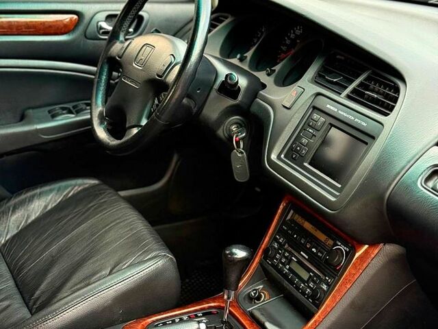 Серый Хонда Аккорд, объемом двигателя 2.3 л и пробегом 188 тыс. км за 3600 $, фото 6 на Automoto.ua