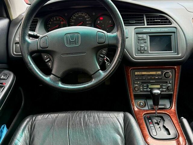 Серый Хонда Аккорд, объемом двигателя 2.3 л и пробегом 188 тыс. км за 3600 $, фото 4 на Automoto.ua