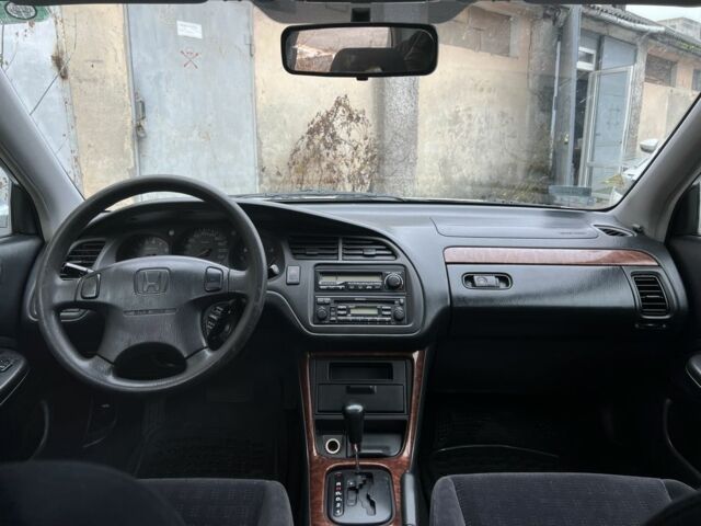 Серый Хонда Аккорд, объемом двигателя 2.3 л и пробегом 276 тыс. км за 2000 $, фото 11 на Automoto.ua